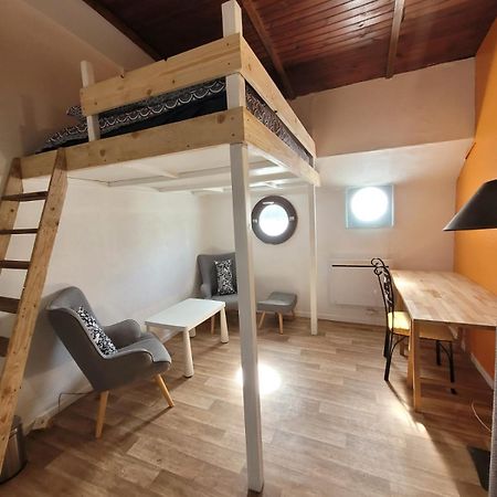 Chambre Sur L'Eau - Peniche La Diva 콩프란스상테호노린느 외부 사진